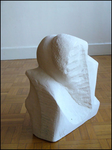 2007 - Voyage intergalactique | Matériaux : Pierre Calcaire de Paris | Techniques : Taille directe | Dimensions : 16 x 26 x 32 cm | Poids : 15 kg