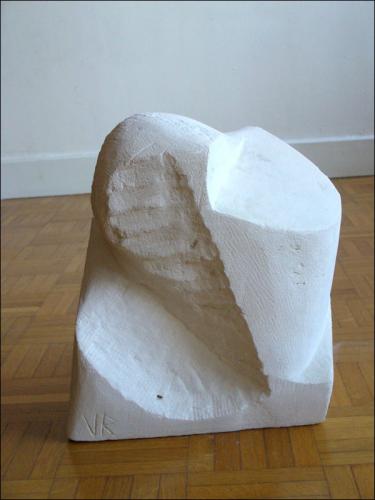 2007 - Voyage intergalactique | Matériaux : Pierre Calcaire de Paris | Techniques : Taille directe | Dimensions : 16 x 26 x 32 cm | Poids : 15 kg