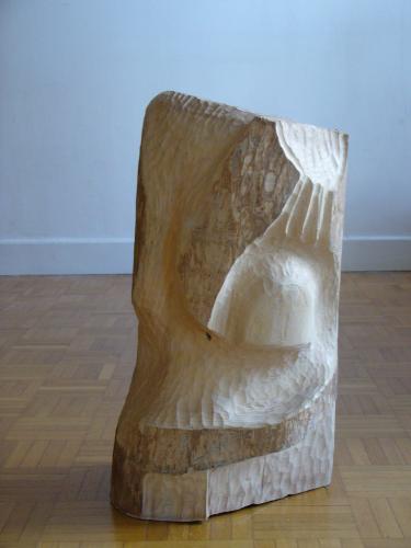 2007 - L'oeil du monde | Matériaux : Bois de Frêne | Techniques : Taille directe | Dimensions : 25 x 25 x 50 cm | Poids : 15 kg