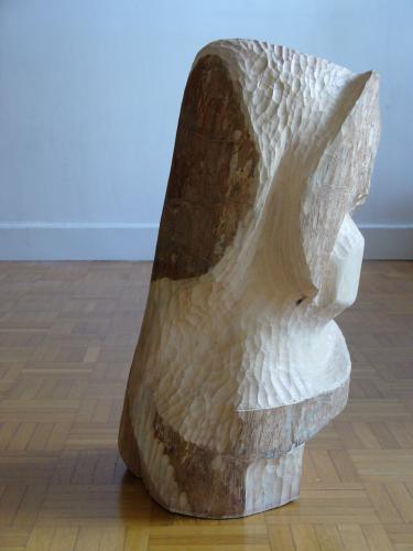 2007 - L'oeil du monde | Matériaux : Bois de Frêne | Techniques : Taille directe | Dimensions : 25 x 25 x 50 cm | Poids : 15 kg