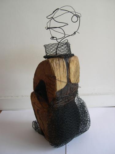 2010 - La Brésilienne | Matériaux : Bois de Chêne, Fil de fer et Grillage | Techniques : Taille directe | Dimensions : 70 x 33 x 31 cm | Poids : 11 kg