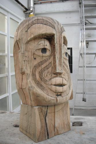 2012 - Le Prince Mataora | Matériaux : Bois de Frêne | Techniques : Taille directe et Pyrogravure | Dimensions : 65 x 32 x 26 cm | Poids : 15 kg | VENDU