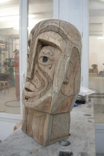 2012 - Le Prince Mataora | Matériaux : Bois de Frêne | Techniques : Taille directe et Pyrogravure | Dimensions : 65 x 32 x 26 cm | Poids : 15 kg | VENDU