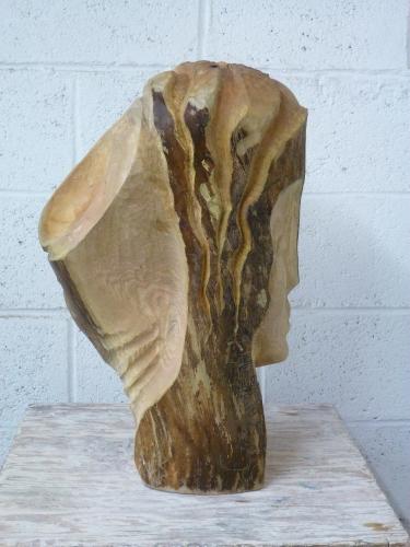 2015 - La Victoire | Matériaux : Bois de Frêne | Techniques : Taille directe | Dimensions : 55 x 40 x 30 cm | Poids : 17 kg | VENDU