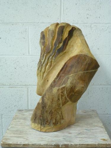 2015 - La Victoire | Matériaux : Bois de Frêne | Techniques : Taille directe | Dimensions : 55 x 40 x 30 cm | Poids : 17 kg | VENDU