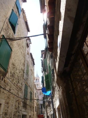 J1 : Split